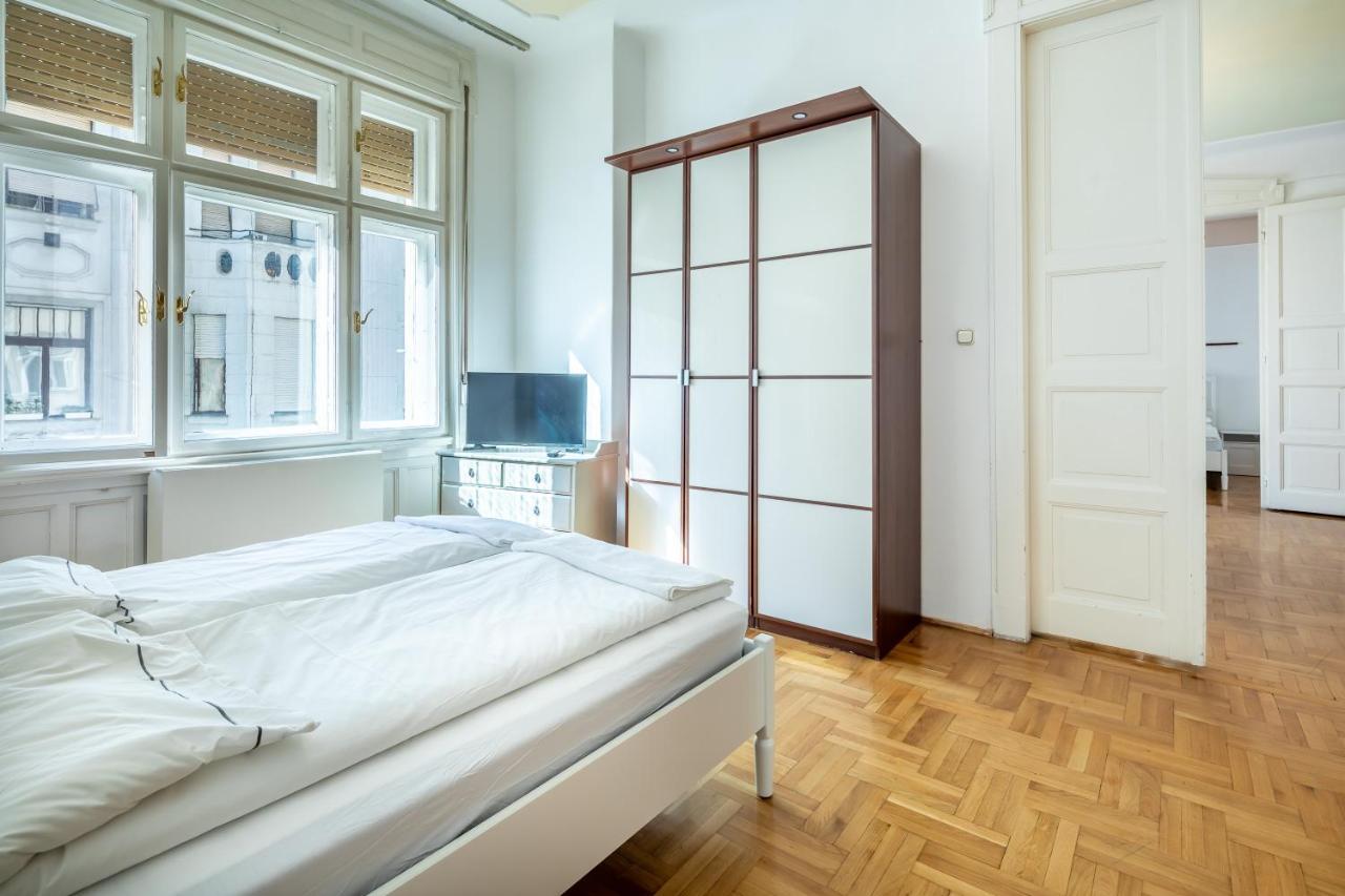 Huge Apartment In The City Center Budapest Extérieur photo