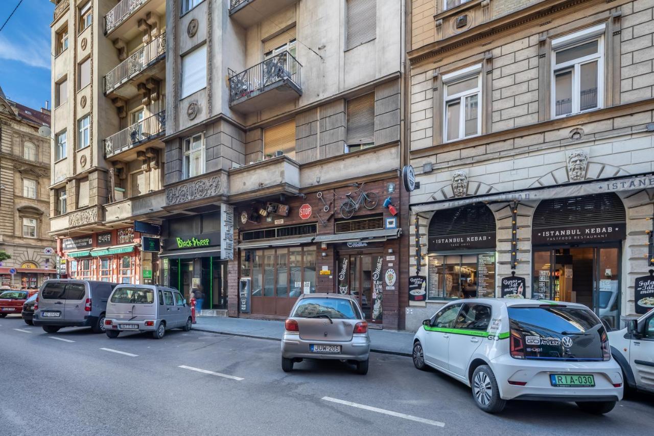 Huge Apartment In The City Center Budapest Extérieur photo