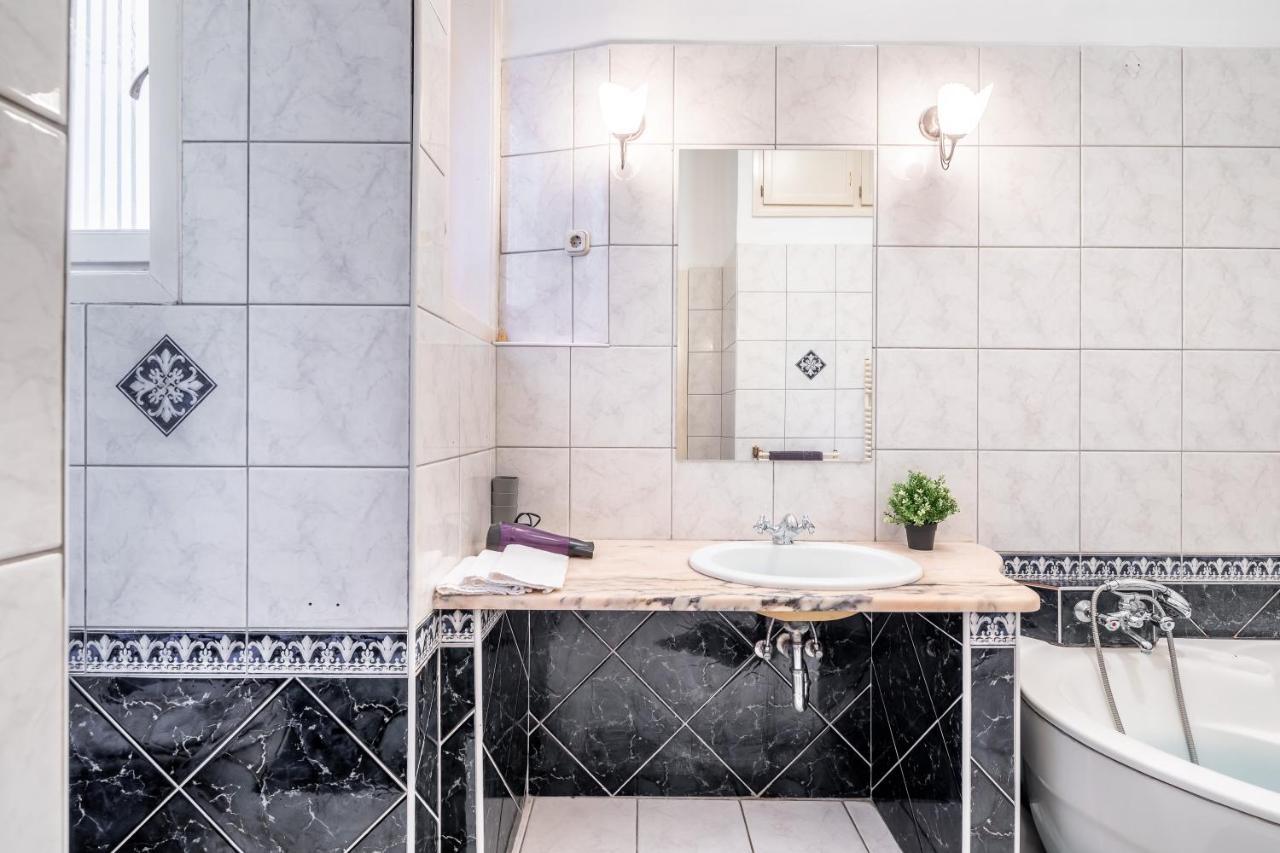 Huge Apartment In The City Center Budapest Extérieur photo
